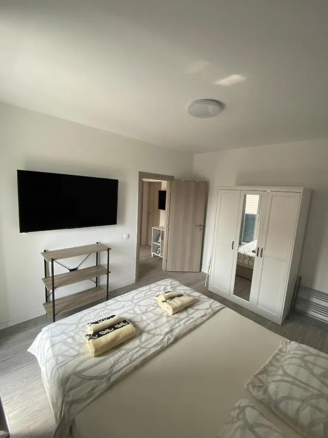 Apartments Ena Kaštela 0*,